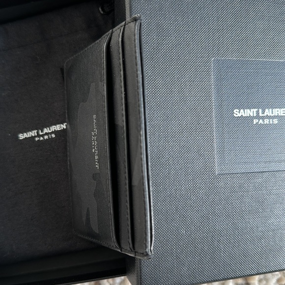 YSL Cardholder - Picture 5 of 6